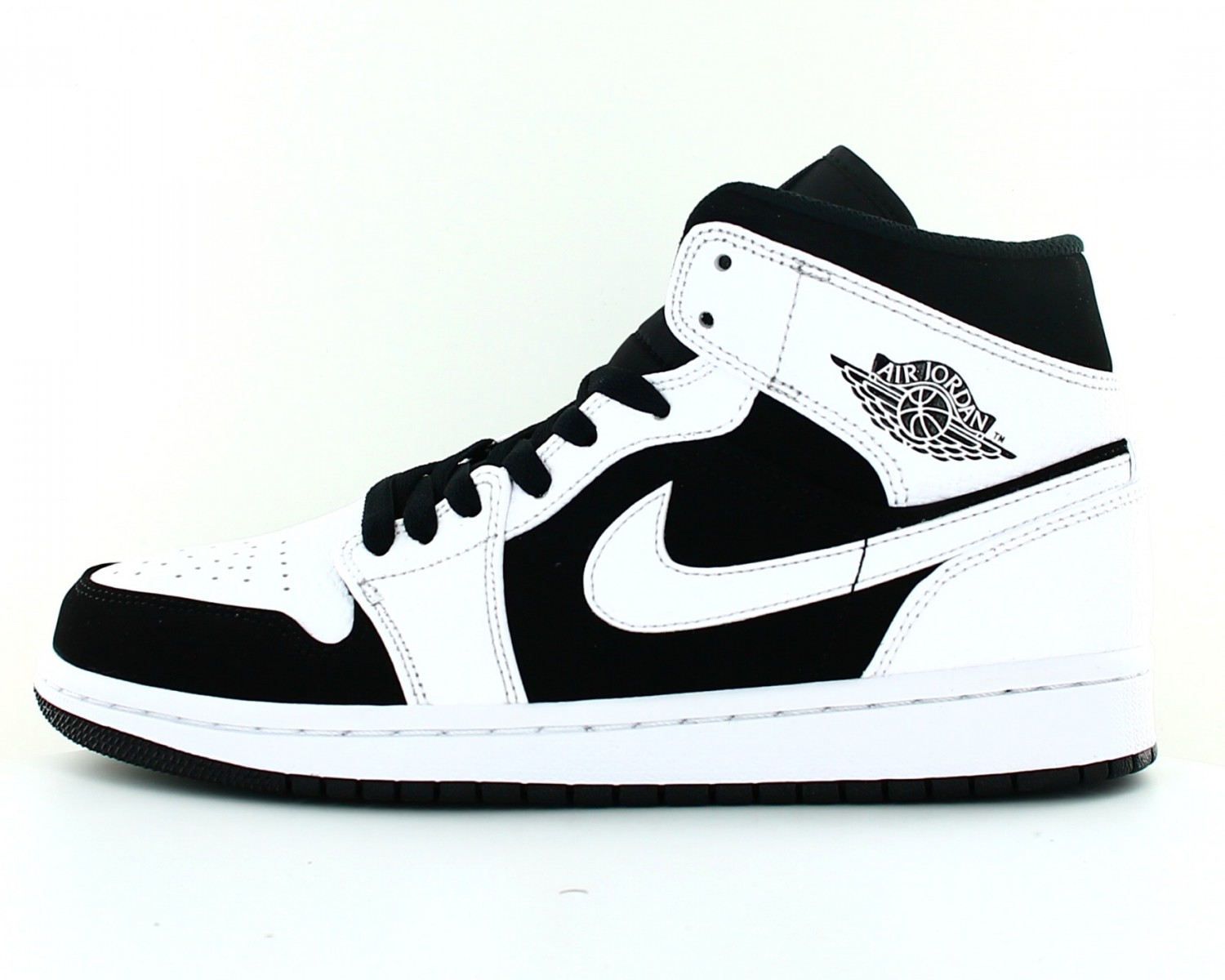 basket nike noir et blanche femme