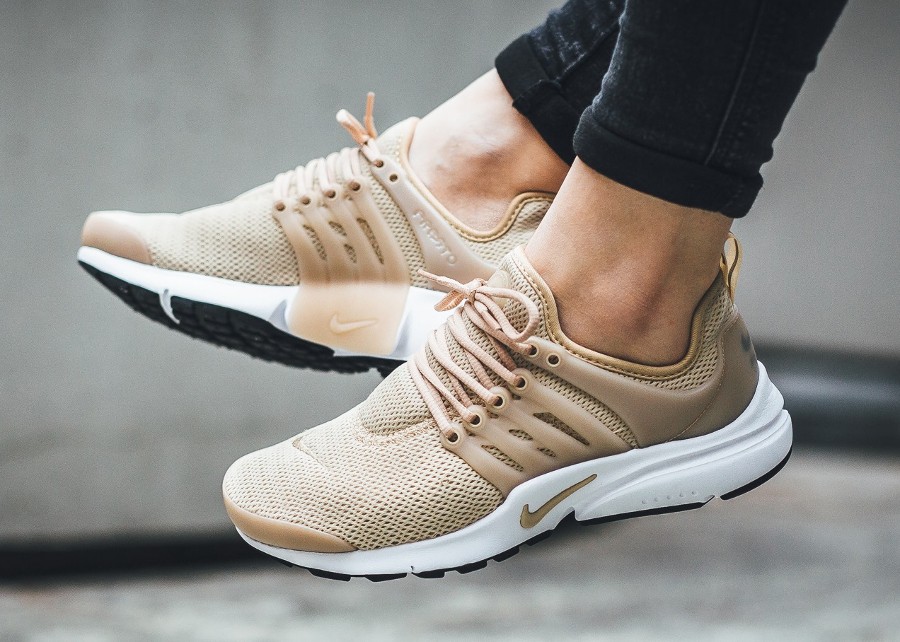 nike blanche pas cher