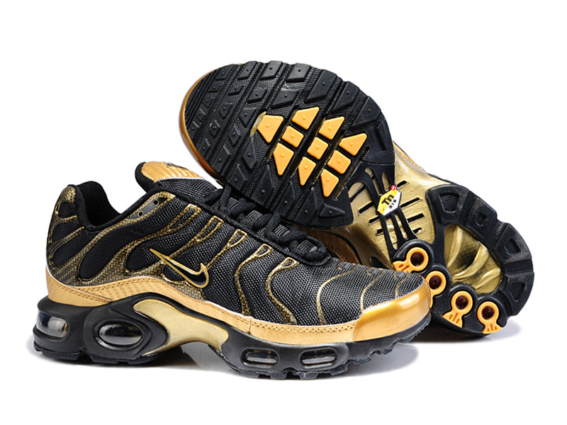 tn requin noir et jaune