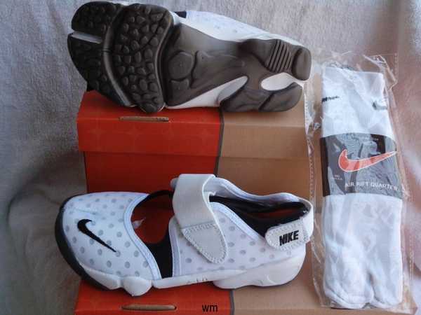 orange and navy nike shoes